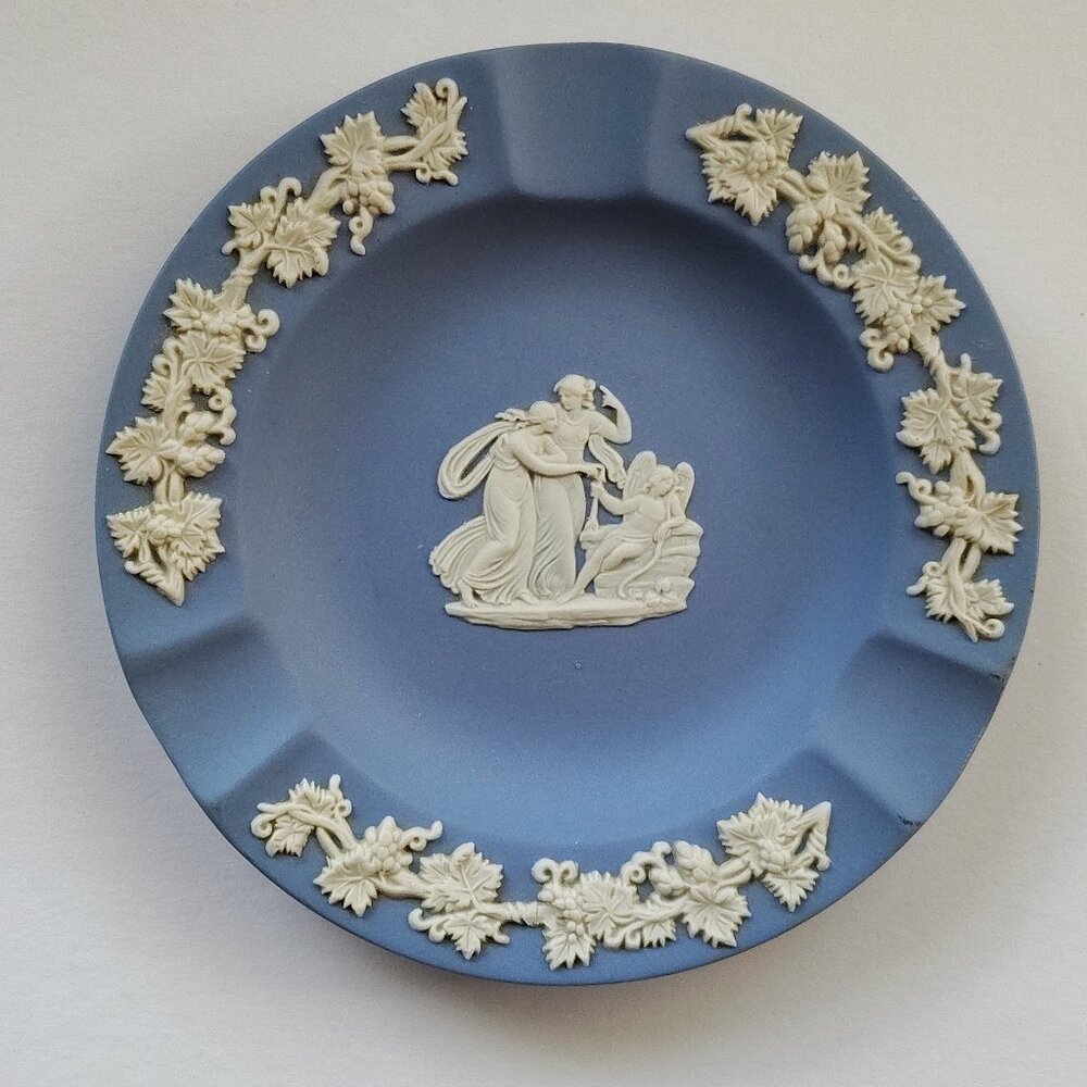 Wedgwood 3 Slot Ashtray Blue White Round
